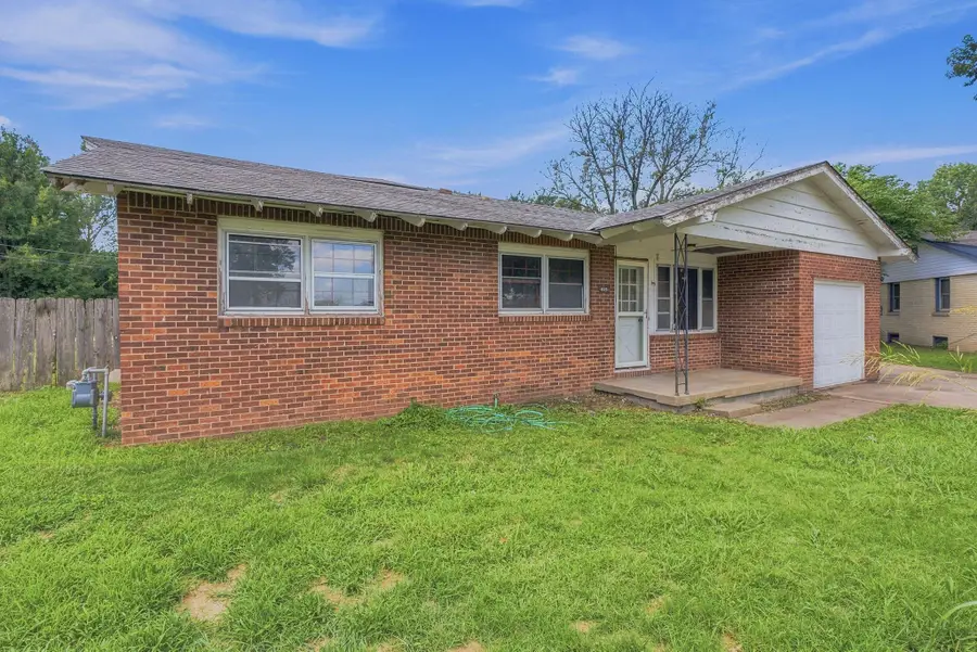 829 W Alexander Ct, Haysville, KS 67060-1000 - #2