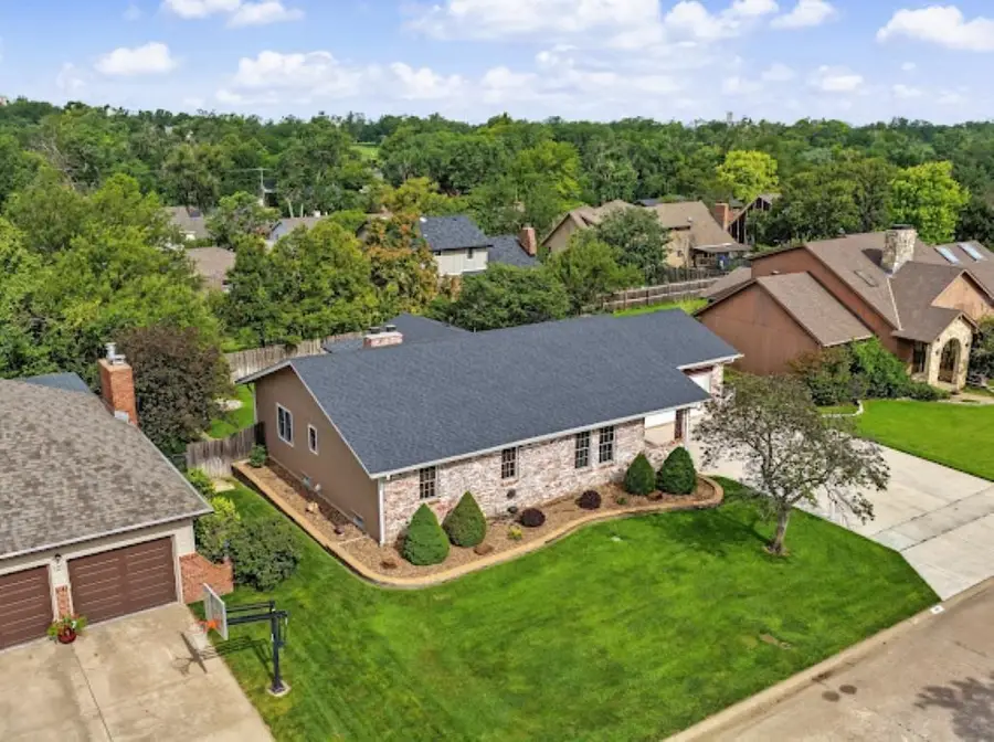 105 N Douglas Dr, Salina, KS 67401 - #2
