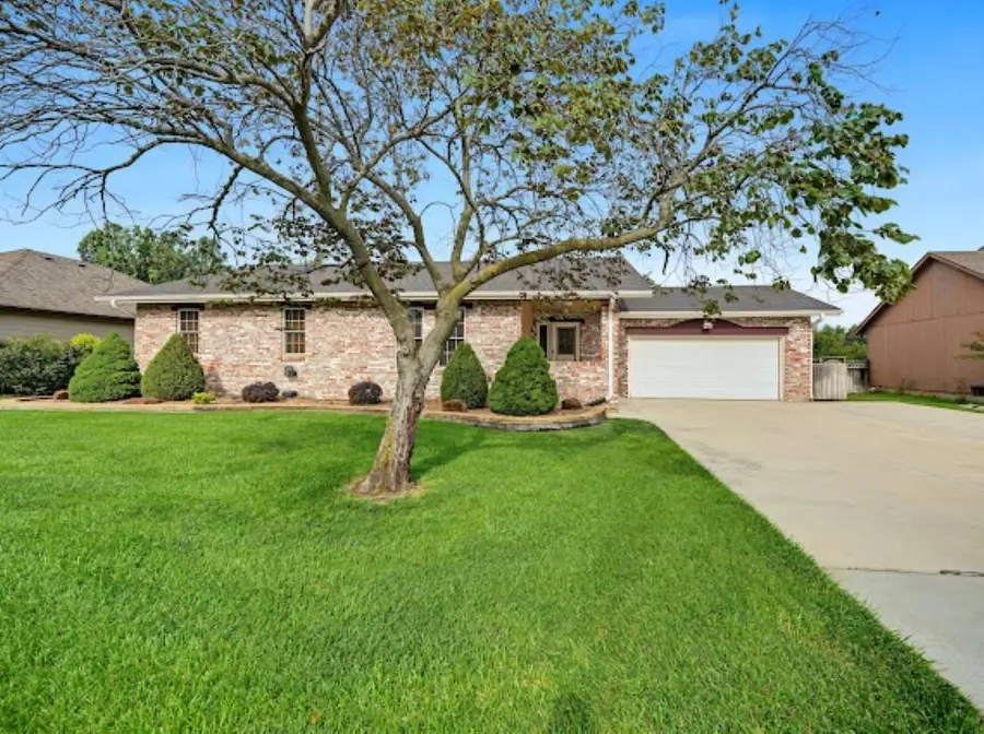 105 N Douglas Dr, Salina, KS 67401 - #3