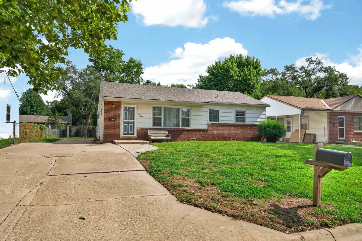 130 E Springdale, Derby, KS 67037 - #1