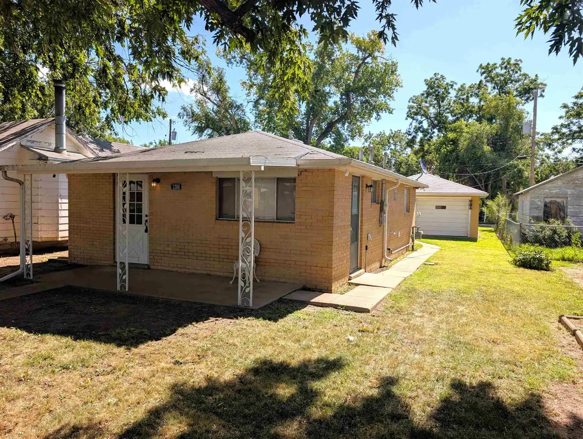 1206 N 8th St, Salina, KS 67401 - #1