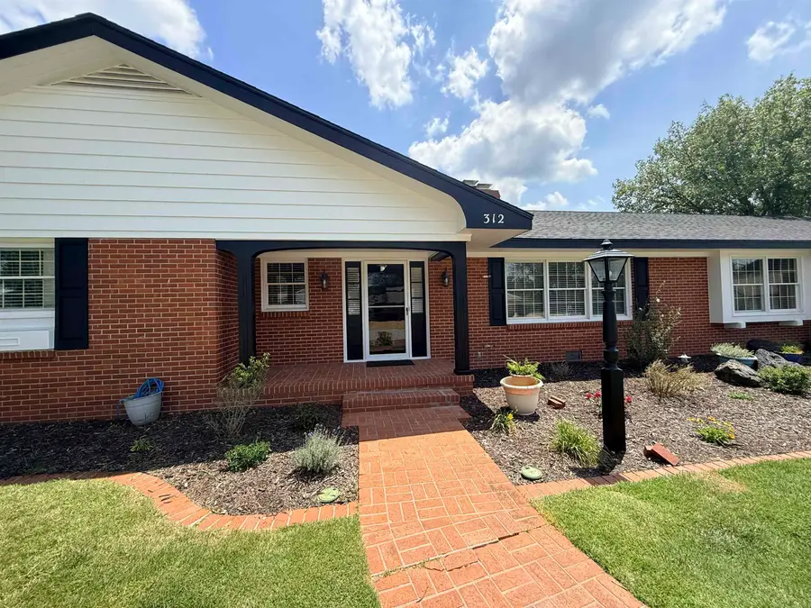 312 Willow Rd., Hillsboro, KS 67063 - #3
