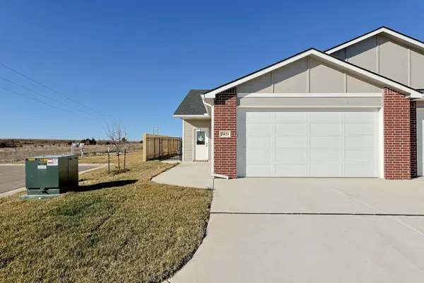 3835 S Blue Lake Ct, Wichita, KS 67215