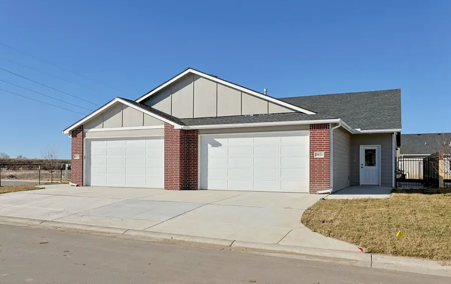 3835 S Bluelake Ct, Wichita, KS 67215 - #2