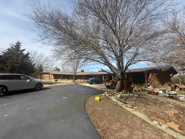 9510 E 101st St N, Valley Center, KS 67147