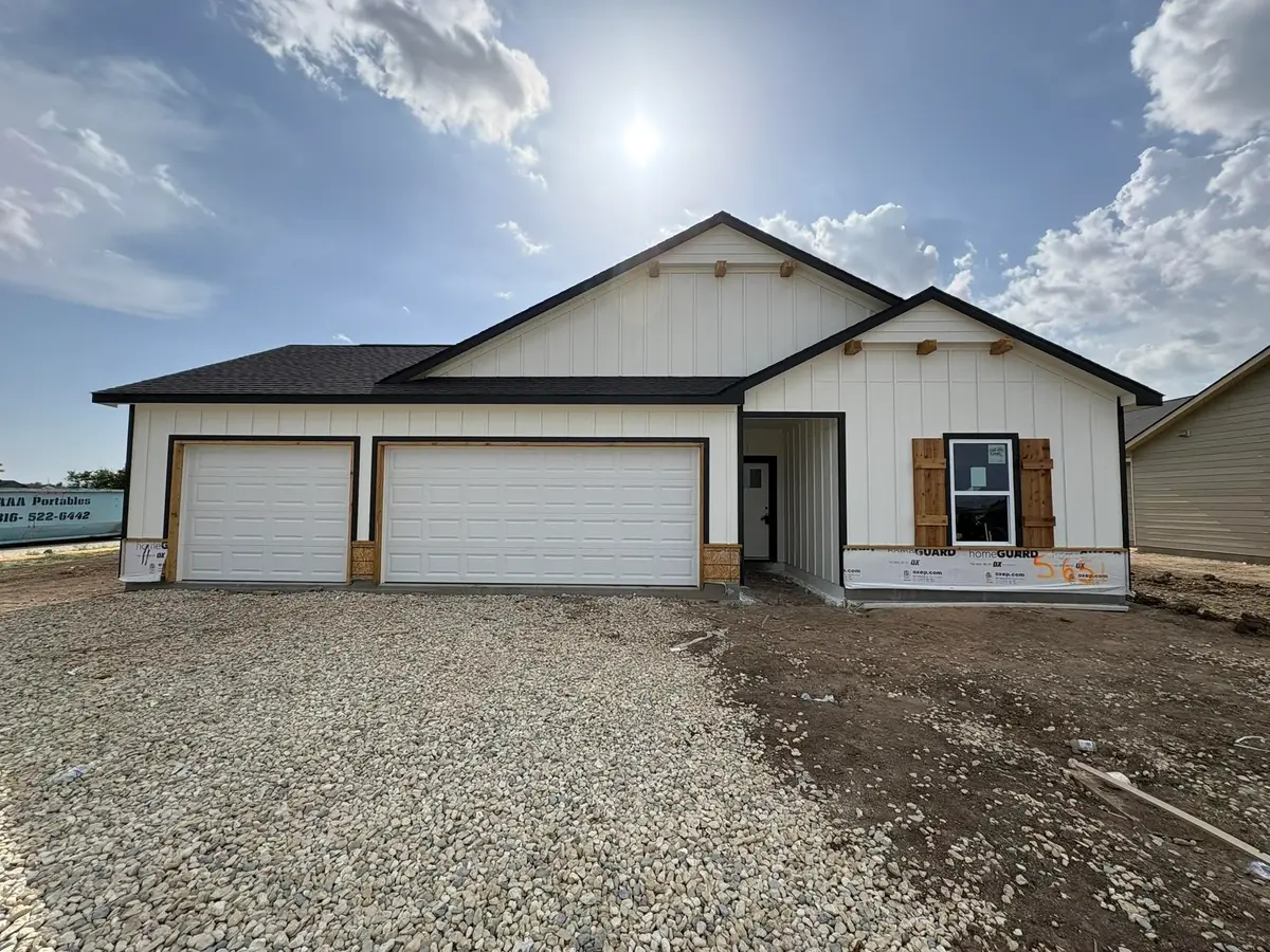 5651 Plumthicket St, Bel Aire, KS 67226 - #1