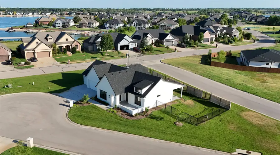 4622 W Emerald Bay Cir, Wichita, KS 67205 - #2