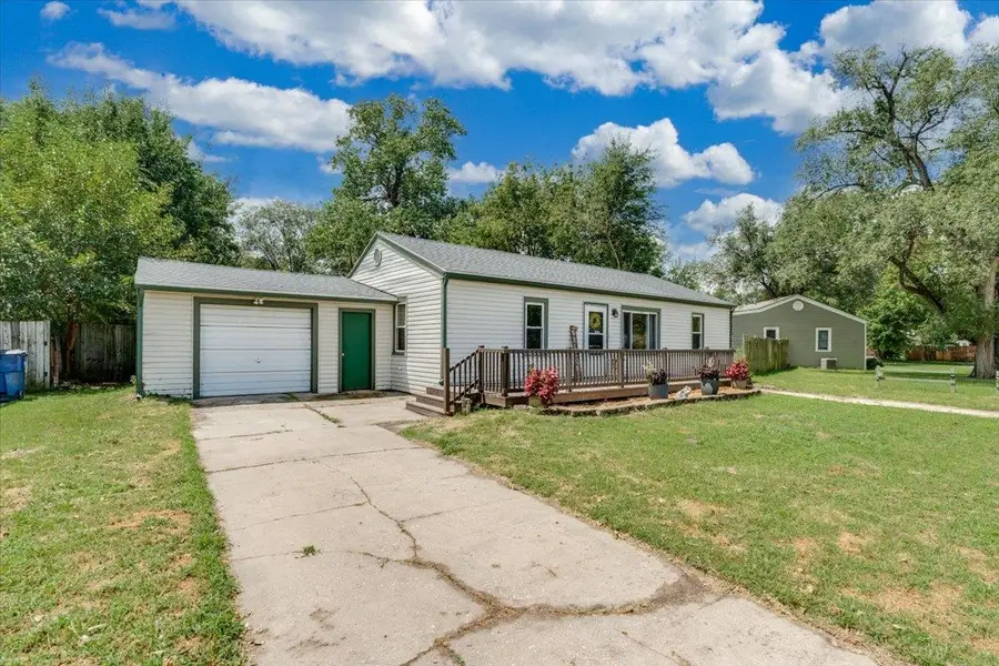 417 W Hollywood Dr, Wichita, KS 67217 - #3