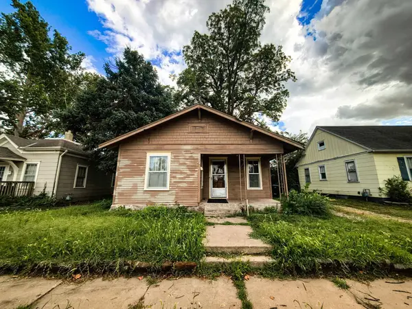 320 Center, Salina, KS 67401