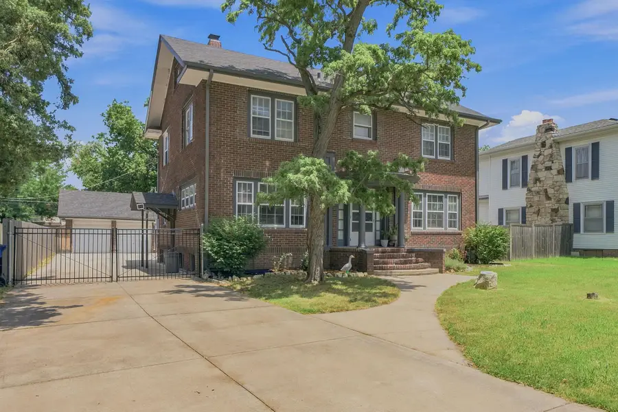 314 E 2nd St, Newton, KS 67114 - #2