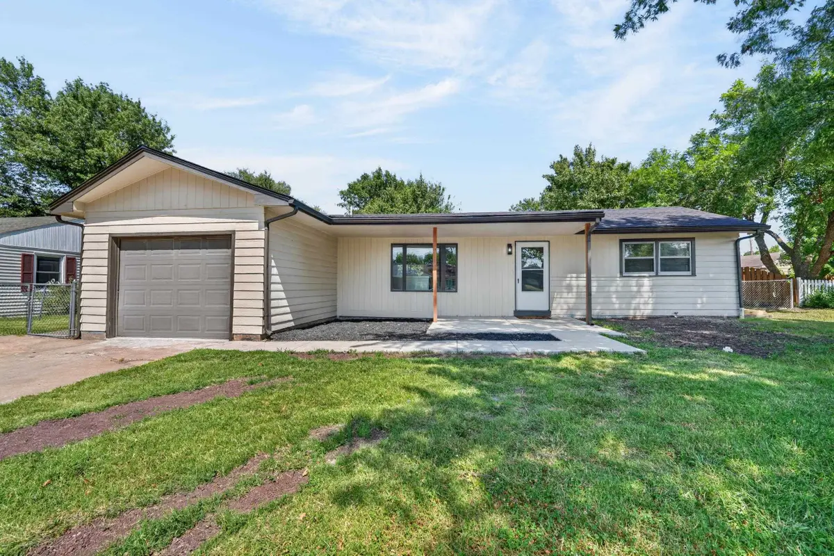 1306 Harrison St, Newton, KS 67114 - #1