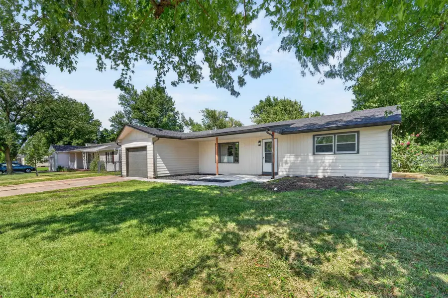 1306 Harrison St, Newton, KS 67114 - #2