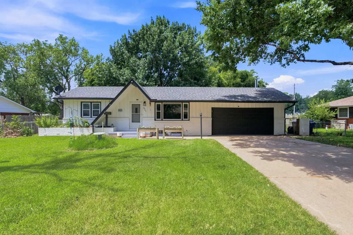 321 S 1st St, Clearwater, KS 67026 - #1