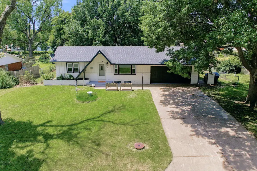 321 S 1st St, Clearwater, KS 67026 - #2