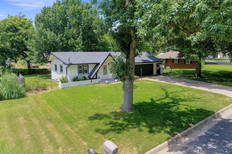 321 S 1st St, Clearwater, KS 67026 - #3