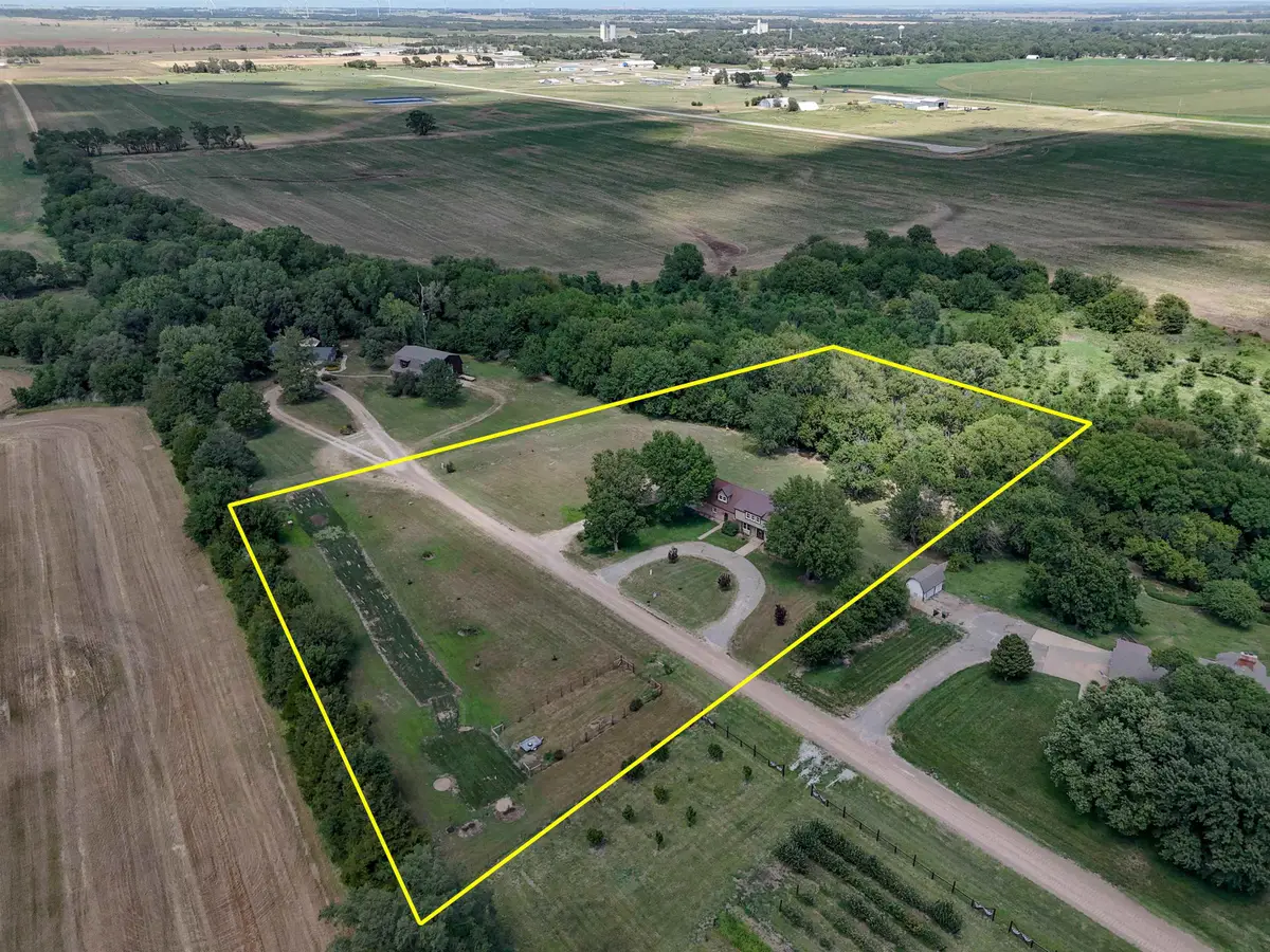 808 NW 4 Ave, Harper, KS 67058 - #1