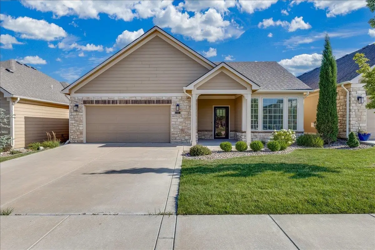 1004 E Cross Creek Pl, Derby, KS 67037 - #1