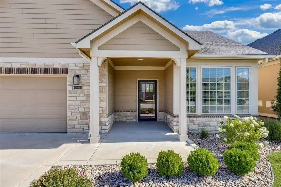 1004 E Cross Creek Pl, Derby, KS 67037 - #2
