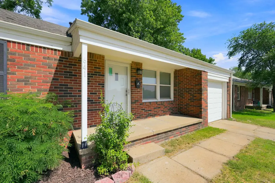 641 S Apache Dr, Wichita, KS 67207 - #3