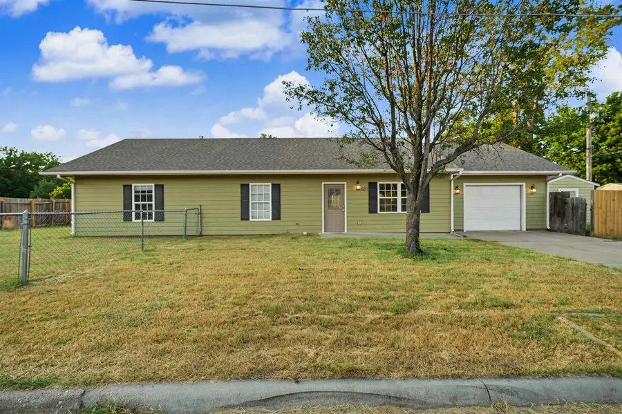 620 W Hamilton Ave, Salina, KS 67401 - #2