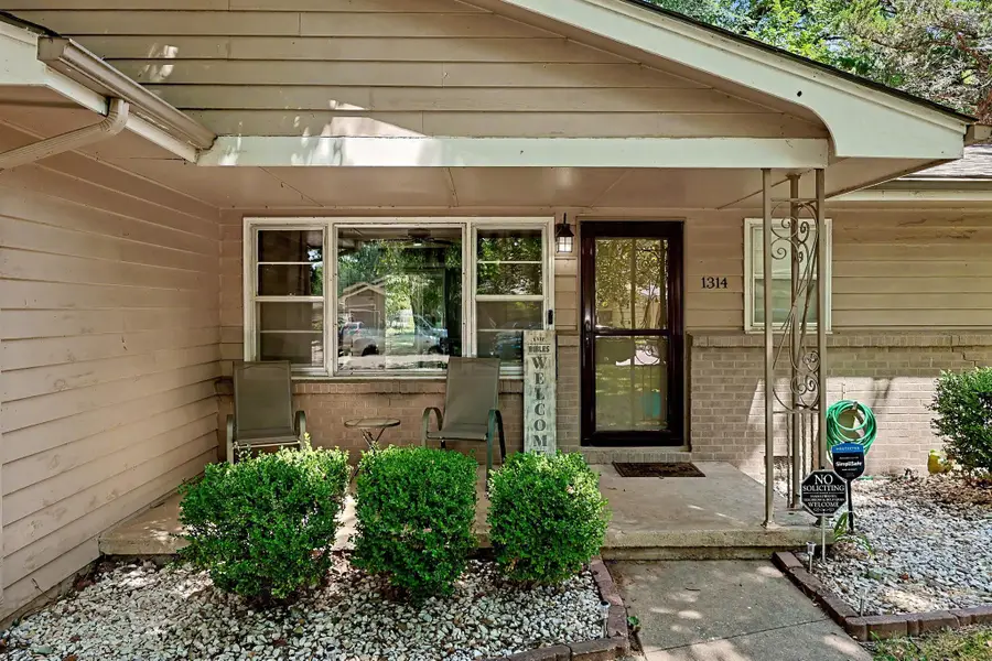 1314 N Westview Dr, Derby, KS 67037 - #3
