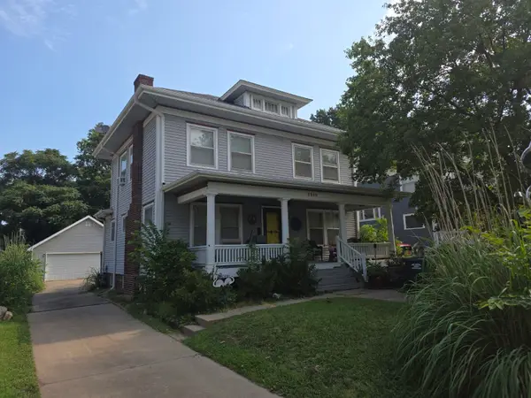 3240 E Country Club Pl, Wichita, KS 67208