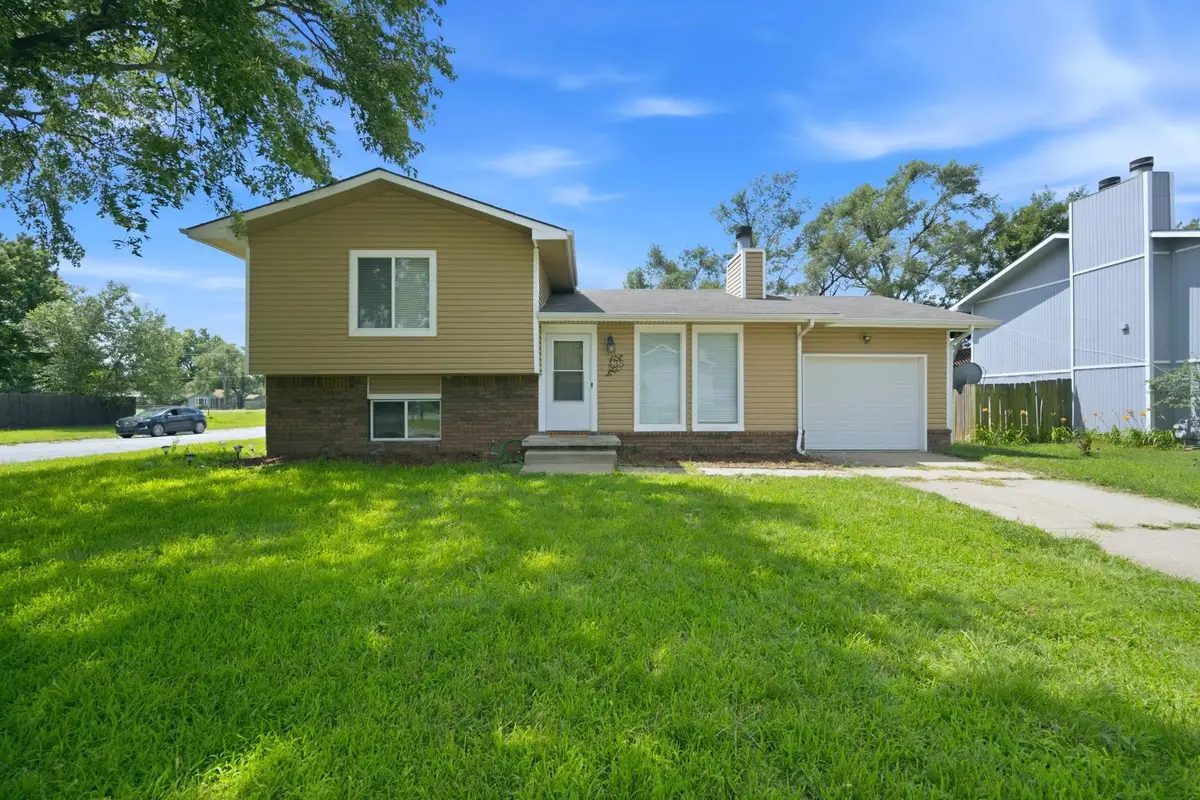 435 E Campus St, Wichita, KS 67216 - #1