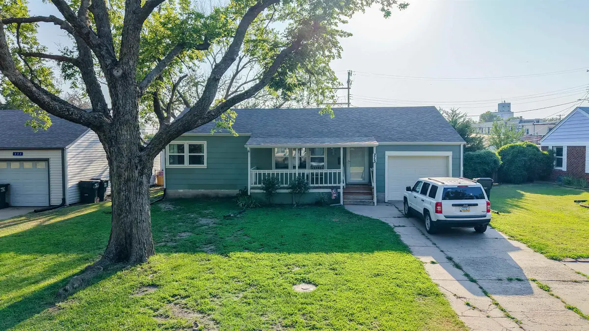 215 Spruce, Halstead, KS 67056 - #1