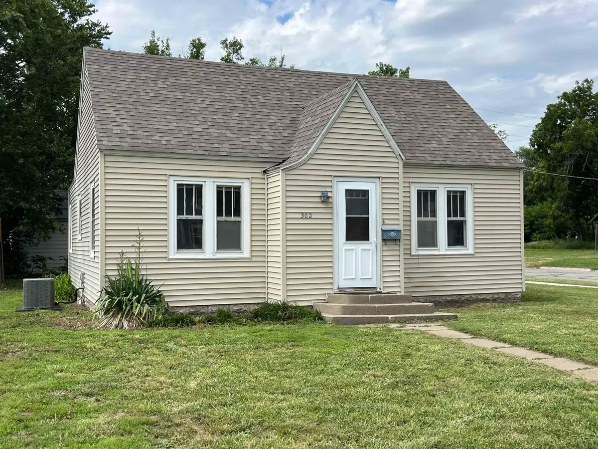 302 SW 3rd, Newton, KS 67114 - #1