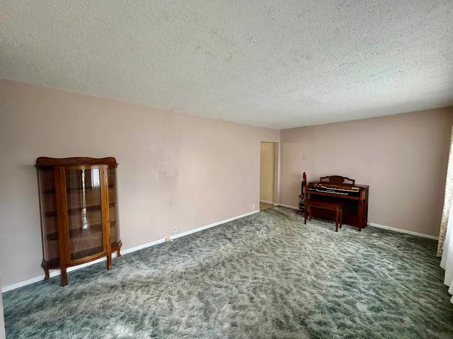 1602 Hickory, Salina, KS 67401 - #3