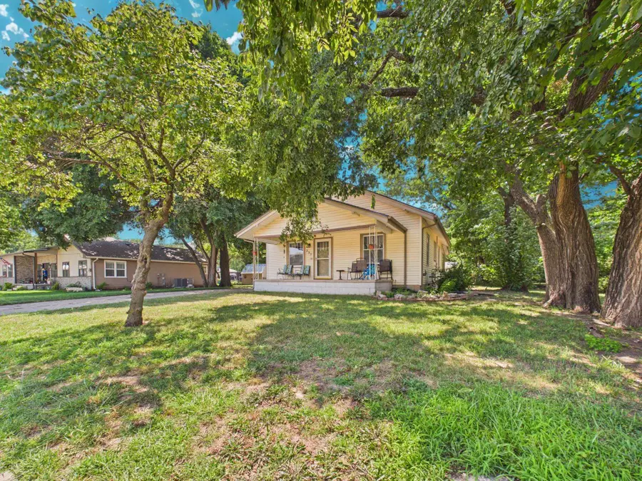 237 S 4th Ave, Clearwater, KS 67026 - #2