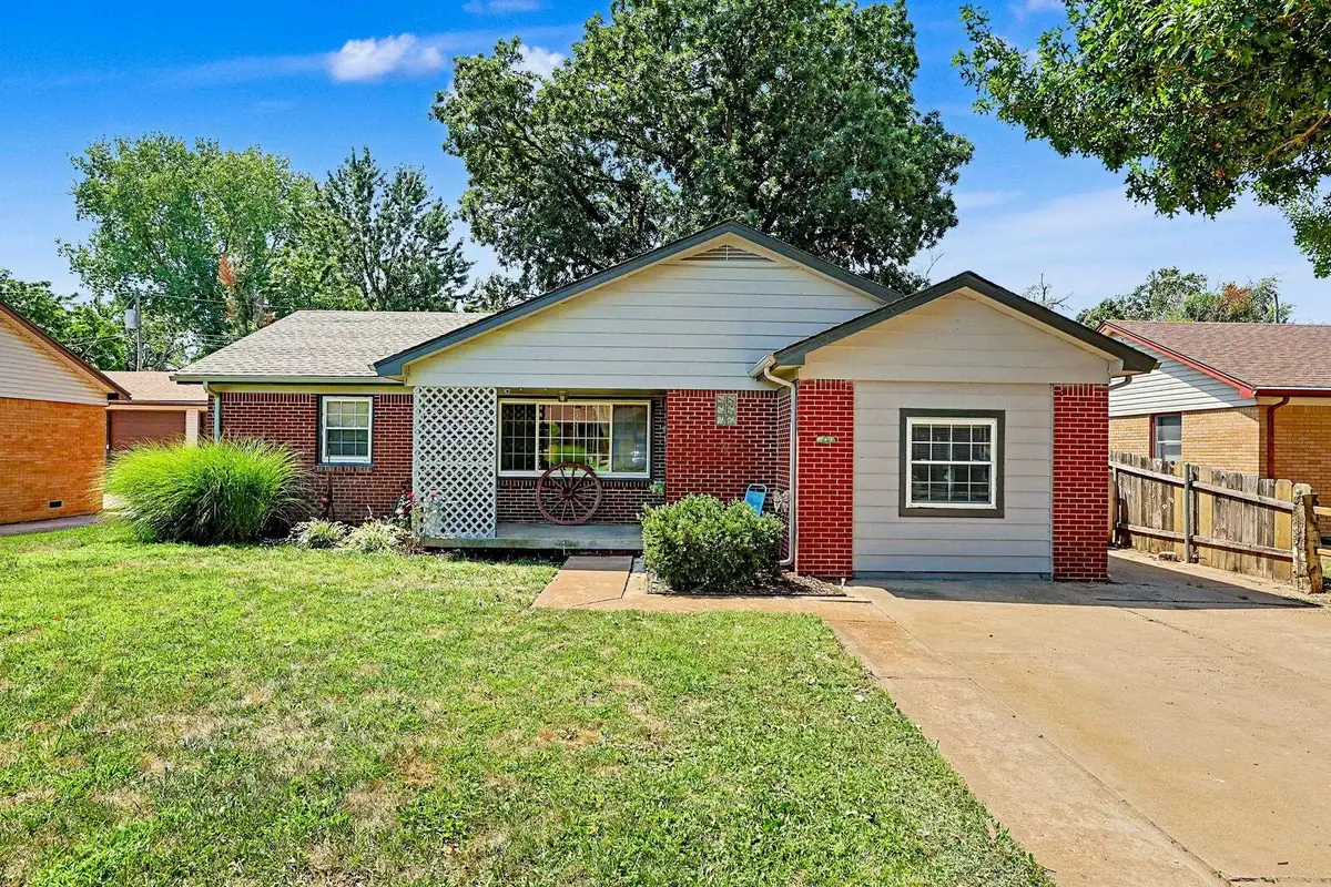215 W Alexander, Haysville, KS 67060 - #1