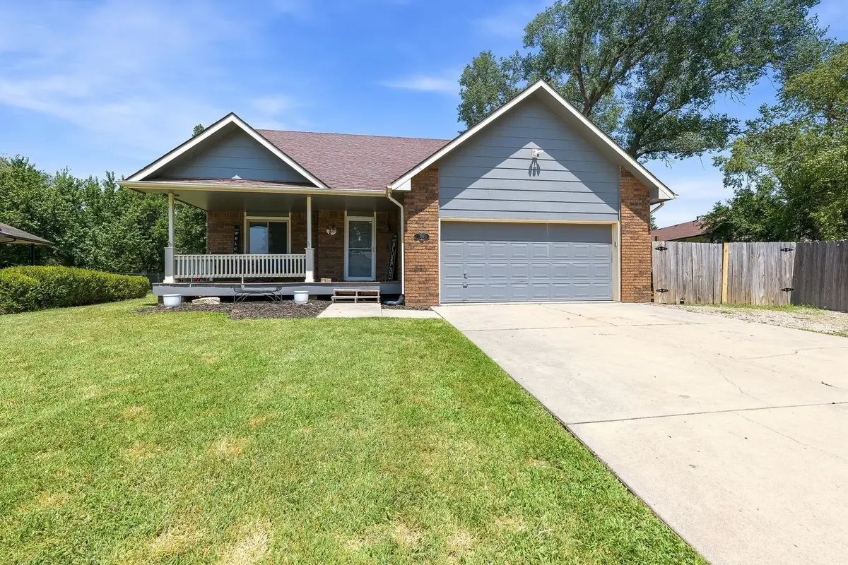714 E Lisa Ln, Mulvane, KS 67110 - #1