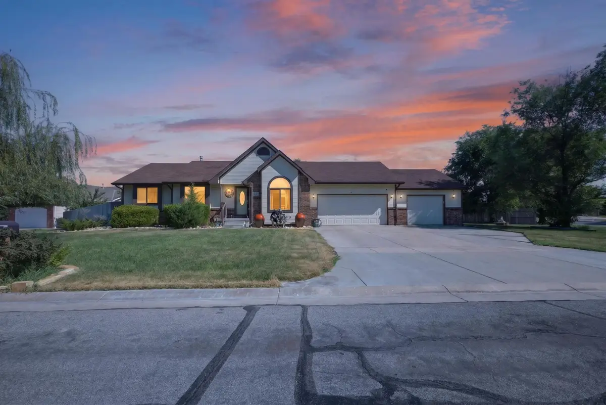 10264 E Skinner Ct, Wichita, KS 67207 - #1