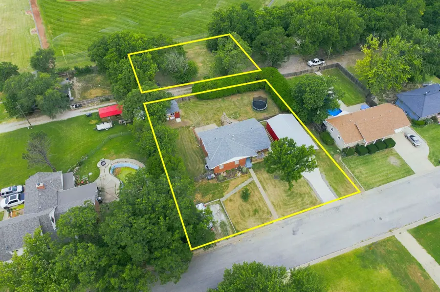 416 N Douglas, Wellington, KS 67152 - #2