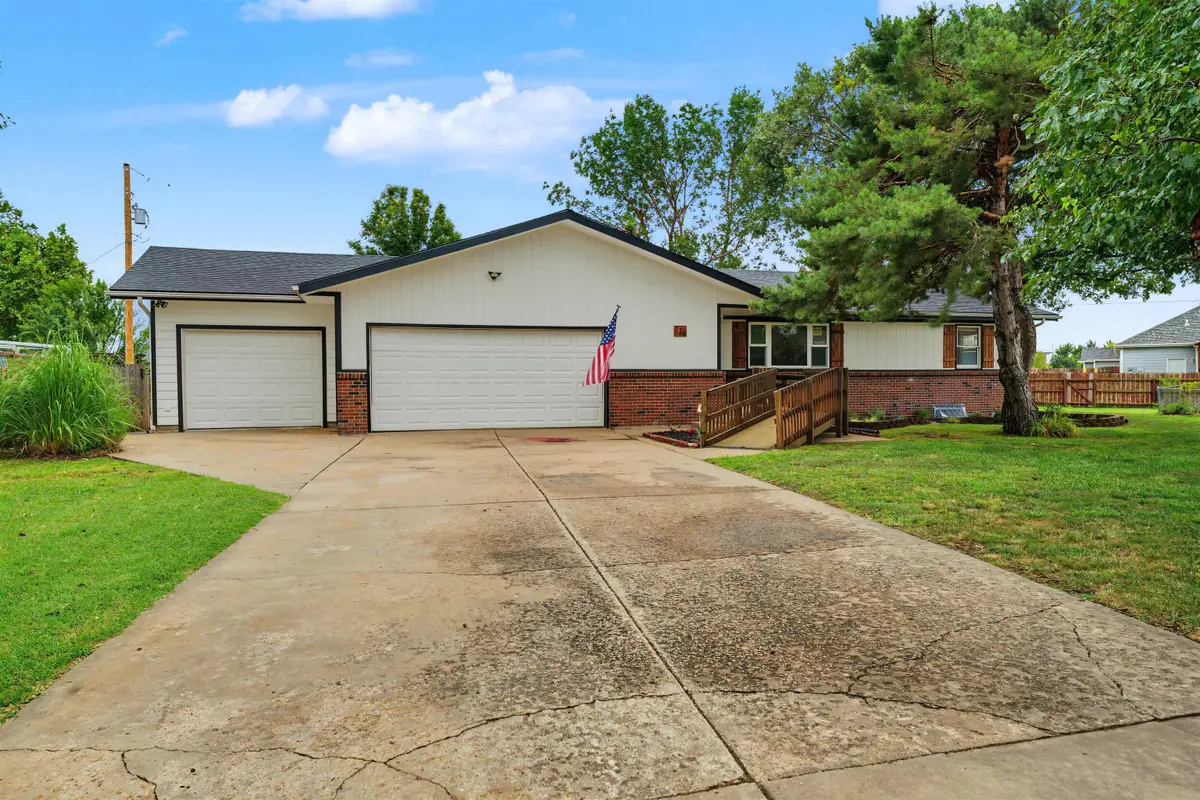 736 Scott Ave, Salina, KS 67401 - #1