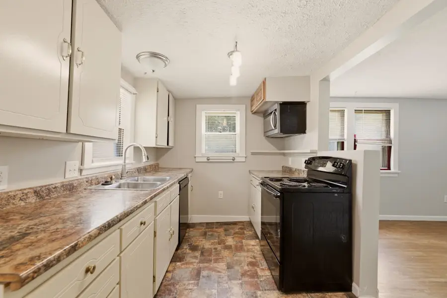 1128 N Custer Ave, Wichita, KS 67203 - #2