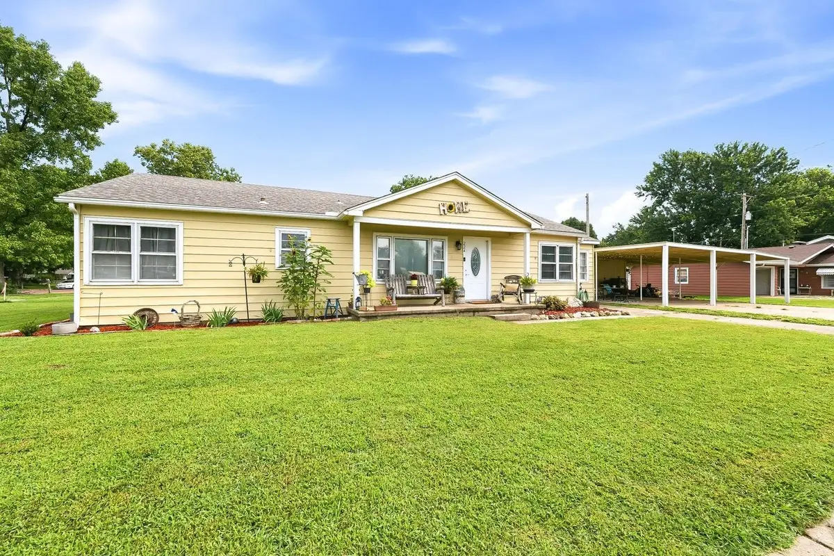 224 W Poplar, Arkansas City, KS 67005 - #1