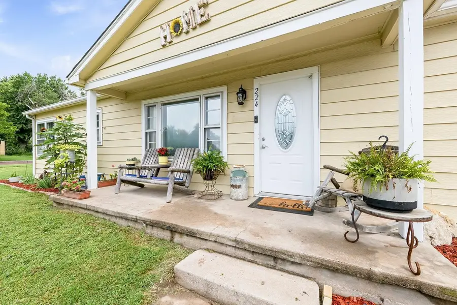 224 W Poplar, Arkansas City, KS 67005 - #2