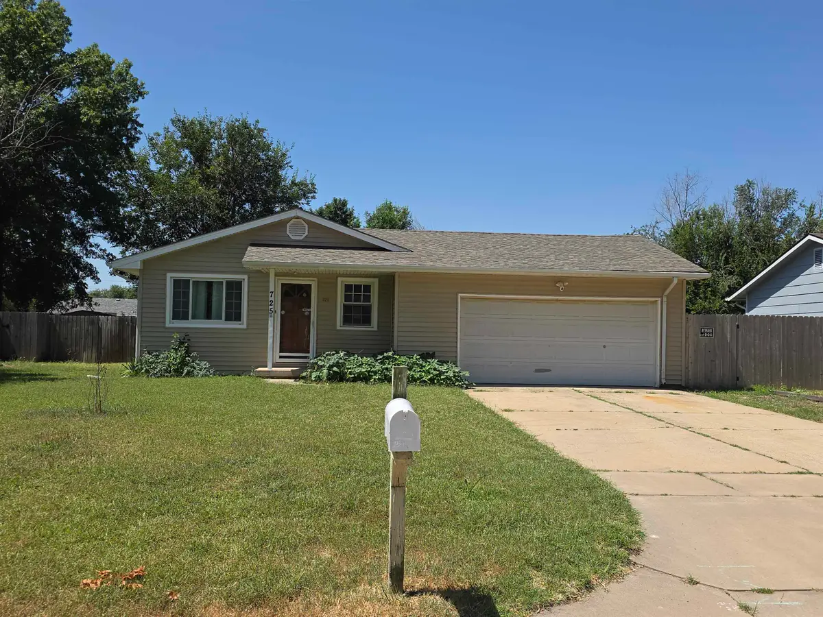 725 W Lockwood St, Wichita, KS 67217 - #1