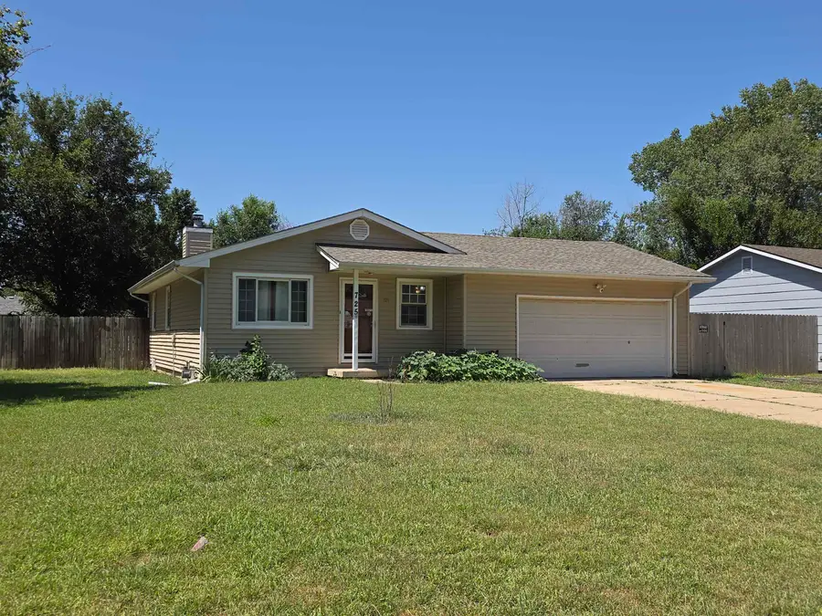 725 W Lockwood St, Wichita, KS 67217 - #2