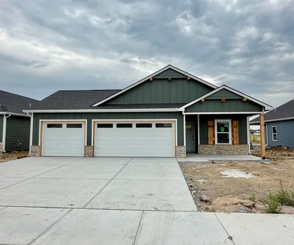 325 N Woodstone St, Derby, KS 67037-7821
