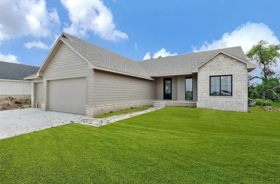 409 N Fielding St, Derby, KS 67037 - #2