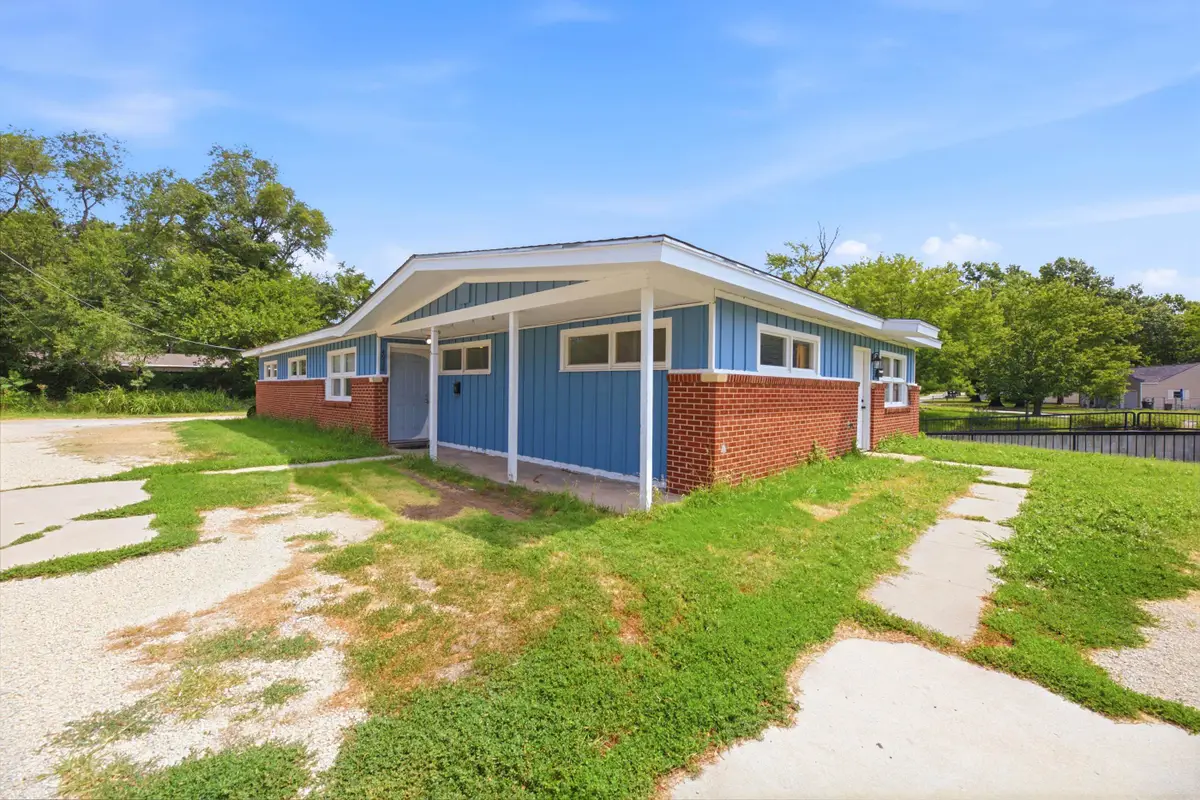 4930 E Gilbert St, Wichita, KS 67218 - #1