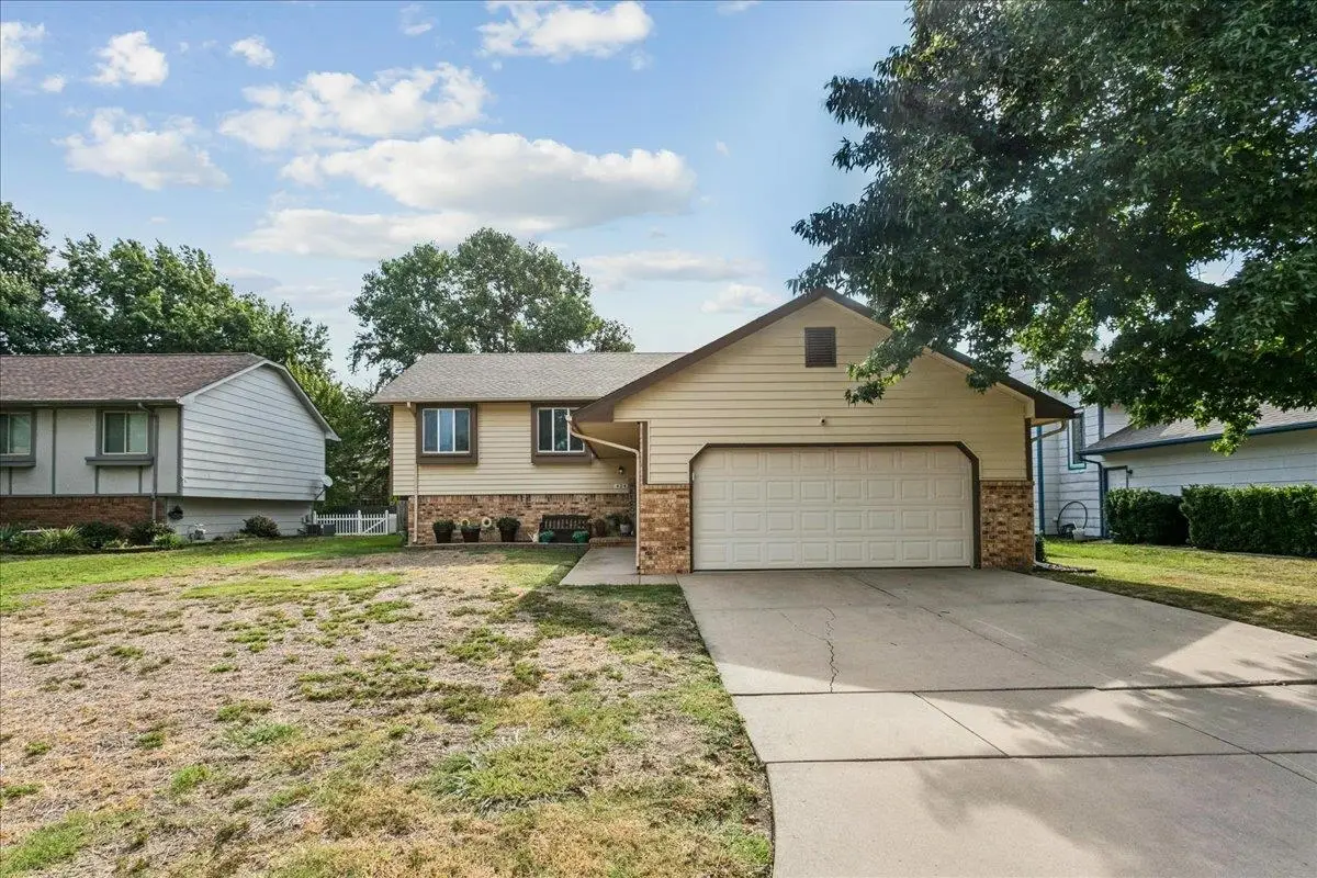 424 N Pine Grove Cr, Wichita, KS 67212 - #1
