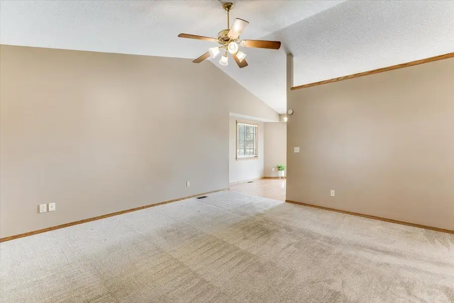 320 S Peach Cir, Haysville, KS 67060 - #3