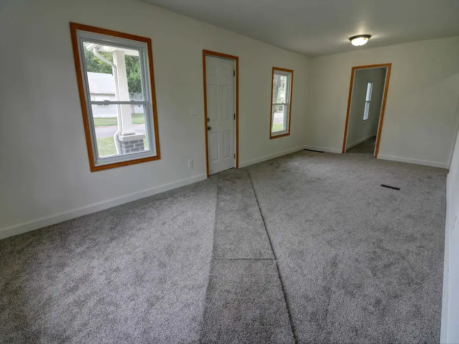 603 S Walnut St, Newton, KS 67114 - #3