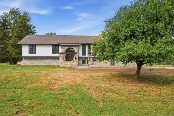 11 Pony Meadows Dr, Wichita, KS 67232