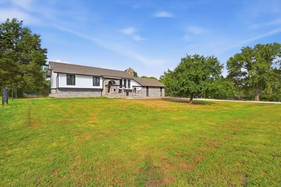 11 Pony Meadows Dr, Wichita, KS 67232 - #2