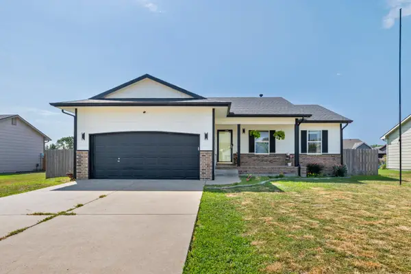 803 N Longview Ct., Valley Center, KS 67147